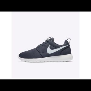 Nike Roshe One Sneakers